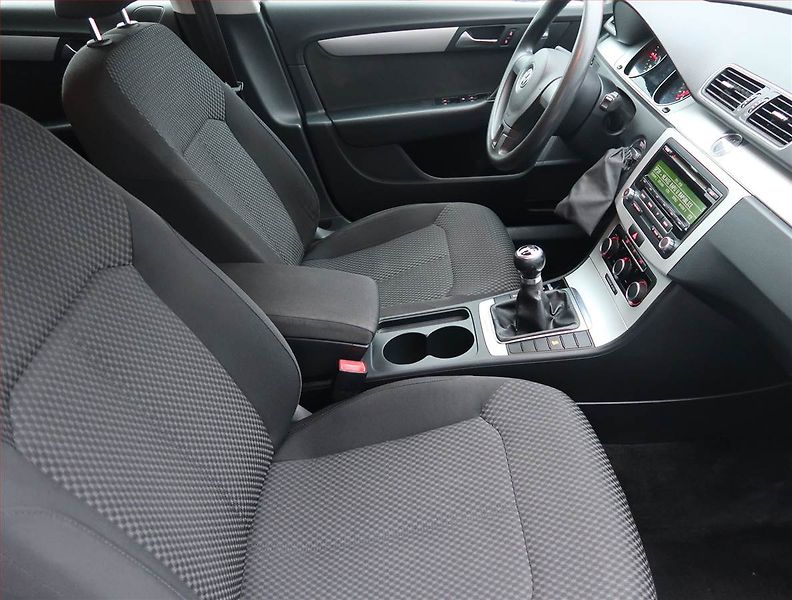 Volkswagen Passat (2012) 2.0 TDI, 4X4 - fotka 9 z 13