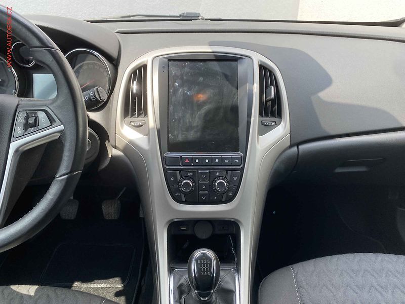 Opel Astra (2013) 1.7 CDTi, AC, TZ, park.asist - fotka 12 z 16