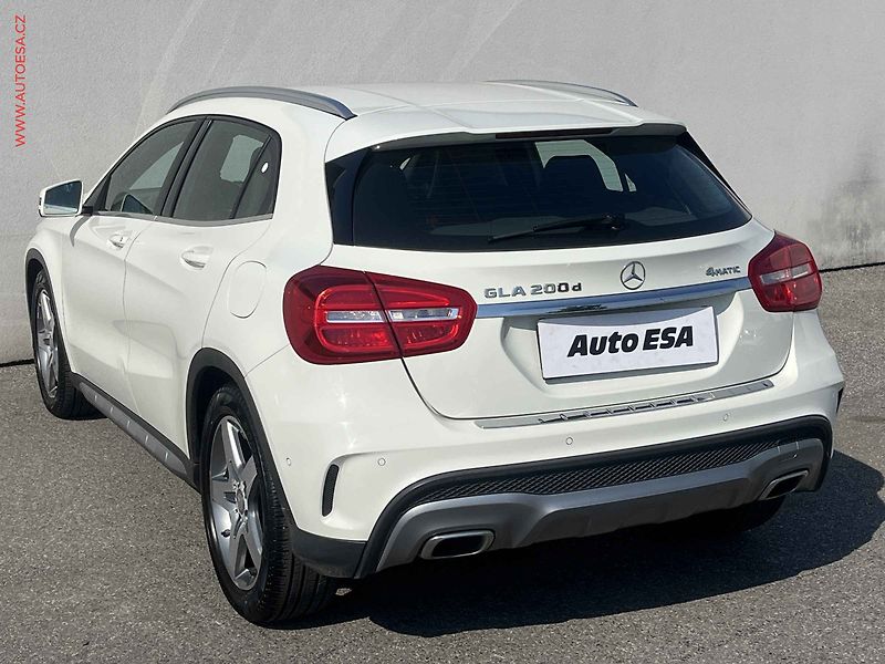 Mercedes-Benz GLA (2017) 2.2CDi 4Mat, AT, navi, bixen - fotka 6 z 15