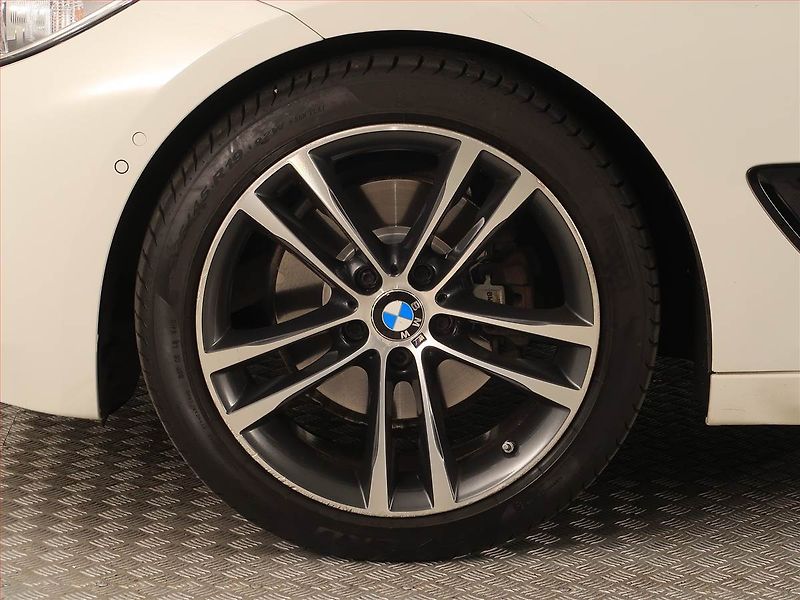 BMW Řada 3 (2015) M Sport 330d xDrive GT, 4X4 - fotka 15 z 19