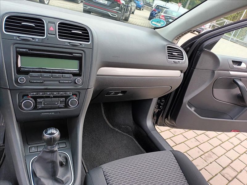 Volkswagen Golf 1,2 TSI,77KW,DIGIKLIMA,SERVIS - fotka 13 z 36
