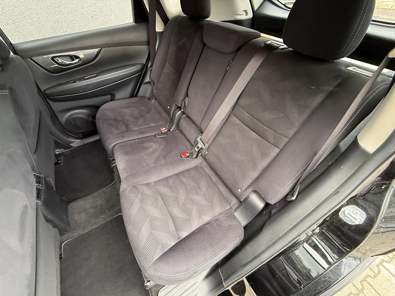 Nissan X-Trail (2015) 1,6 4WD - fotka 9 z 18