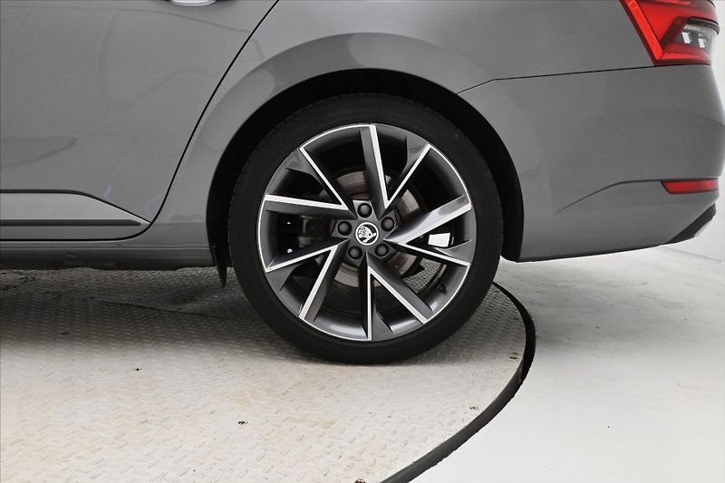 Škoda Superb 1,4 iV TSI 115kW DSG Sportline - fotka 26 z 26