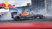 Monopost Red Bull RB7 v akci v Praze