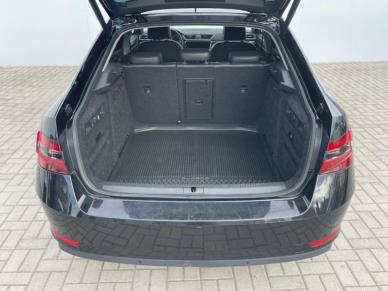Škoda Superb (2018) 2.0 TDI / 140 kW DSG 4x4 L&K - fotka 13 z 30