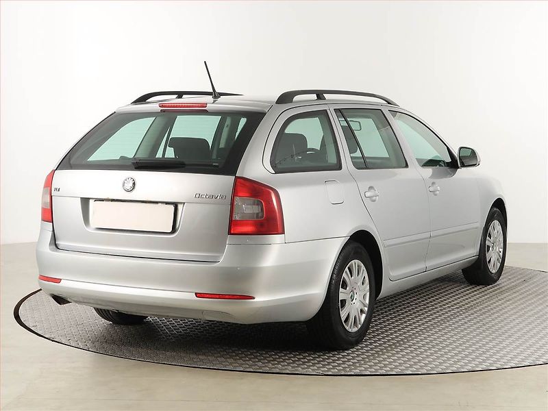 Škoda Octavia (2012) Ambition 1.6 TDI, Serv.kniha - fotka 5 z 15