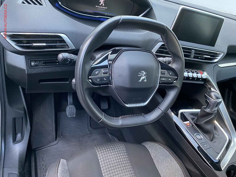 Peugeot 5008 (2021) 1.5HDi, ČR, Active, LED - fotka 12 z 17