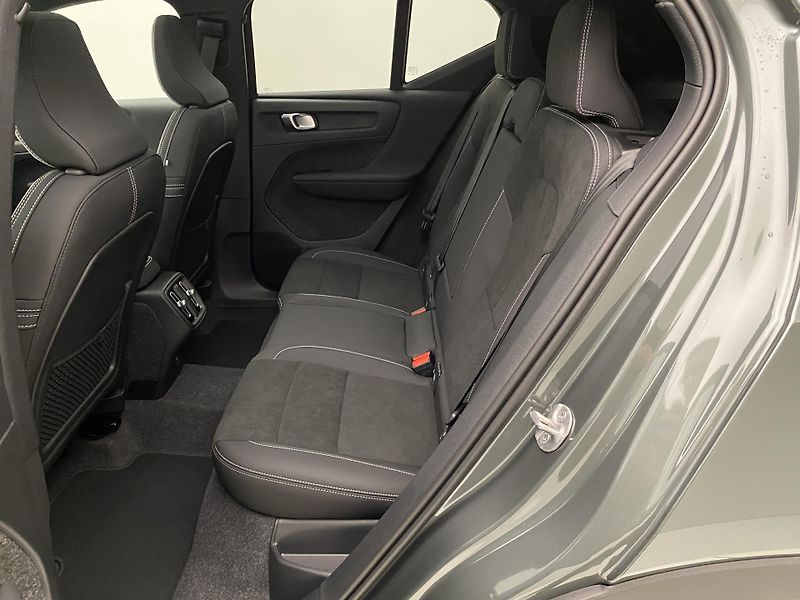 Volvo XC40 (2026) B3 AUT DARK ULTRA  - fotka 6 z 64
