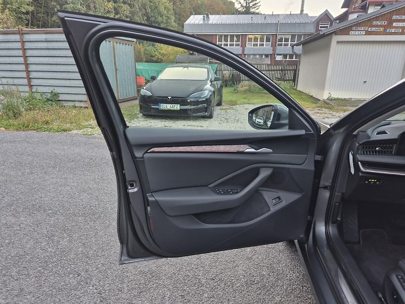 Škoda Superb ZAMLUVENO ! 110kw DSG L&K 18A - fotka 39 z 52