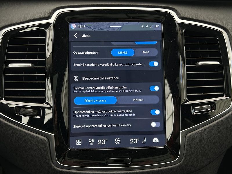 Volvo XC90 2.0 B5 4x4 ULTIMATE - fotka 23 z 35