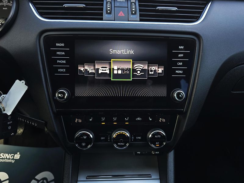 Škoda Octavia 1.4TSI ELEGANCE 100% STAV 1Maj - fotka 24 z 31