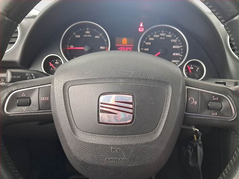 Seat Exeo (2009) 2.0 TDI, nová STK - fotka 15 z 15