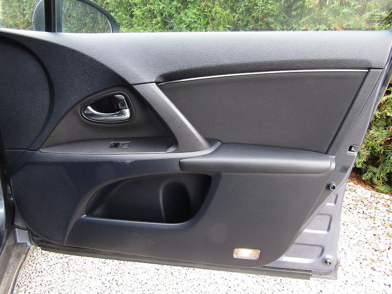 Toyota Avensis (2010) 1.6 16V  97kW  ZIMNÍ PNEU - fotka 26 z 37