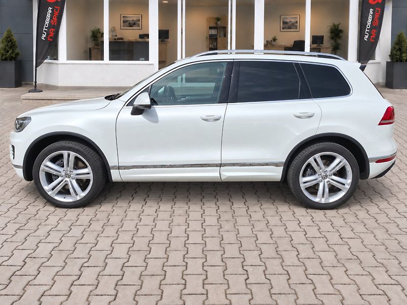 Volkswagen Touareg (2015) 4.2TDI 250kW R-LINE -ČR - fotka 4 z 48