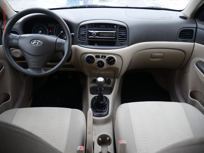 Hyundai Accent (2007) 1.5 CRDi, 1.maj,ČR, TZ, park - fotka 8 z 17