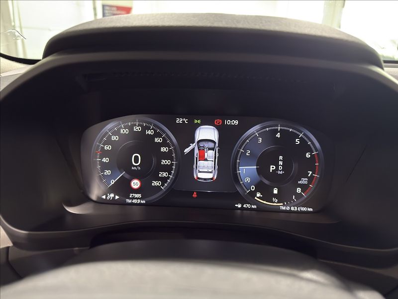 Volvo XC40 2,0   B4 AWD MOMENTUM DPH - fotka 10 z 35