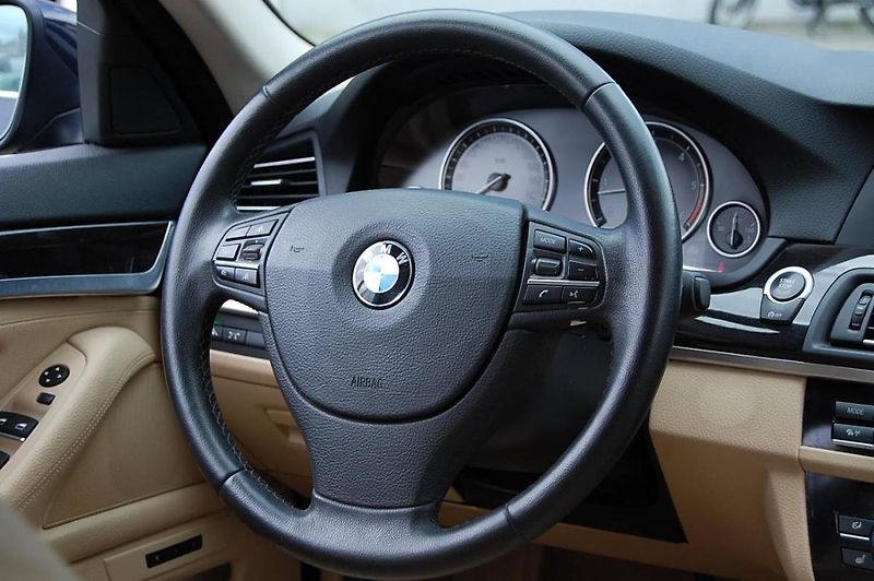 BMW Řada 5 (2014) 535d xDrive, 230 kW - fotka 15 z 48