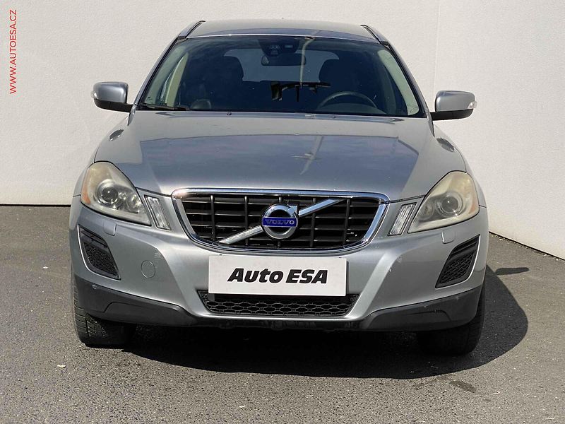Volvo XC60 (2012) 2.4 D 4x4, xenon, kůže - fotka 2 z 19