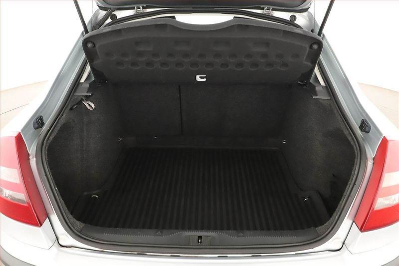 Škoda Octavia (2008) 1.9 TDI, po STK, zamluveno - fotka 10 z 11