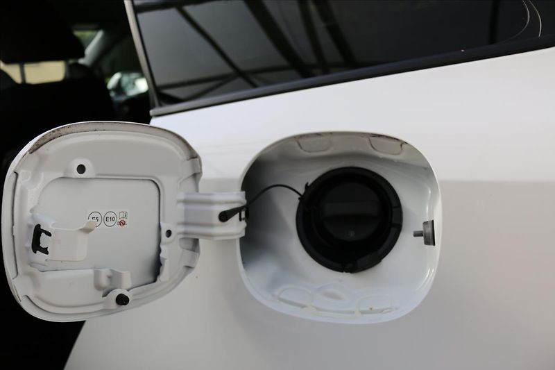 Toyota Corolla 2,0 Hybrid,1.Maj. ČR, DPH - fotka 48 z 52