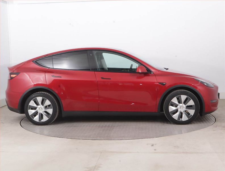 Tesla Model Y (2021) Long Range AWD 75kWh, SoH 91% - fotka 6 z 23