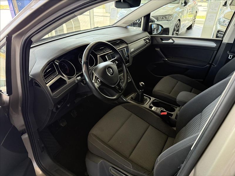 Volkswagen Touran 2,0   TDI 110kW,1.MAJ,7MÍST,TA - fotka 7 z 28