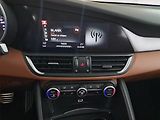 Alfa Romeo Giulia (2017) 2.0 Turbo - náhled 12