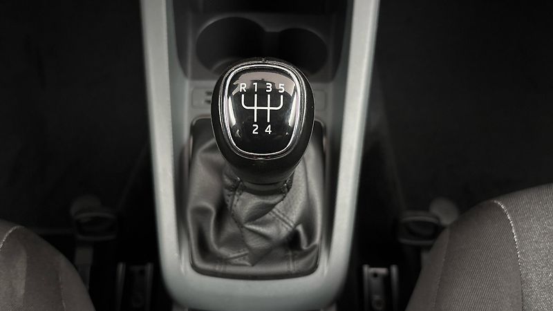 Škoda Fabia 1.0 TSI Active - fotka 23 z 23