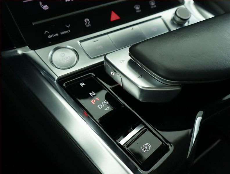 Audi e-tron (2019) 50 quattro, SoH 88% - fotka 13 z 21