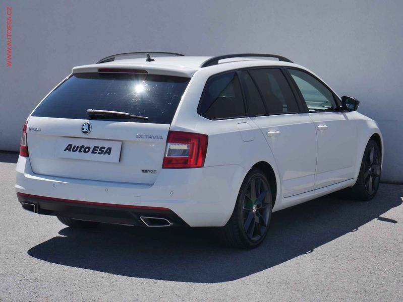 Škoda Octavia (2014) 2.0 TDi, RS, navi, xenon - fotka 4 z 25