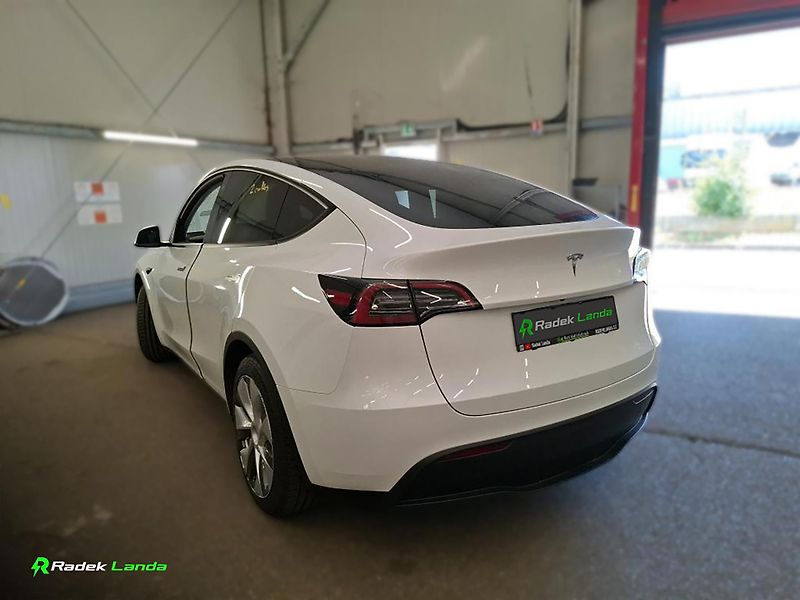 Tesla Model Y (2023) Standard Range Berlín - fotka 3 z 6