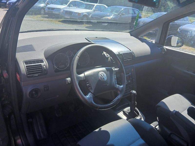 Volkswagen Sharan 2.0 TDI, 7 míst, tažné - fotka 20 z 35