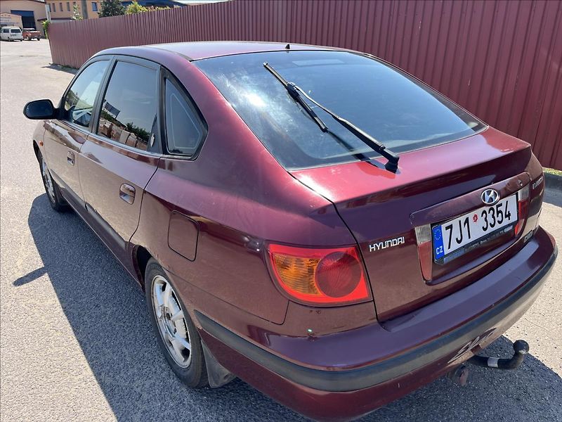 Hyundai Elantra 2,0 CRDi KLIMA TAŽNÉ STK 12/27 - fotka 8 z 29