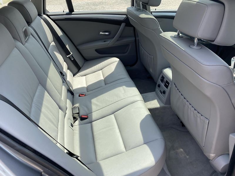 BMW Řada 5 (2008) 2.0D,PLNÝ SERVIS,2SADY ALU - fotka 25 z 52
