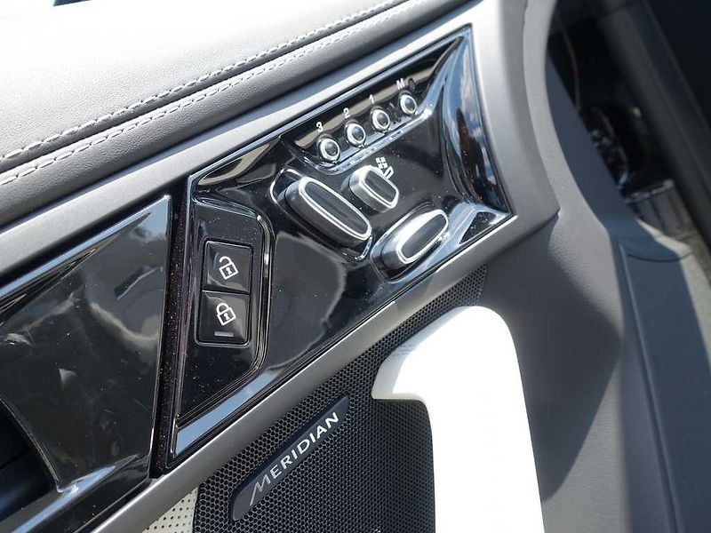 Jaguar F-Type 5,0 V8 75 P450 kabriolet 4x4 - fotka 17 z 38