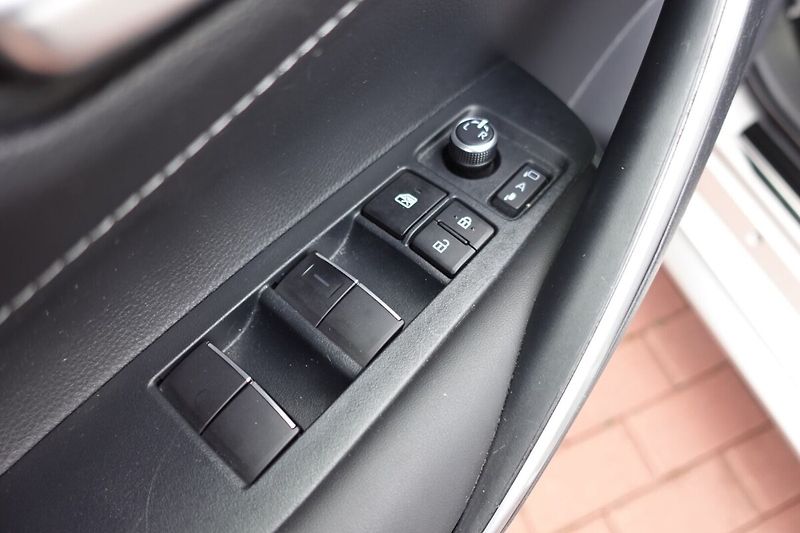Toyota Corolla 2,0 HEV Style TS - fotka 10 z 33