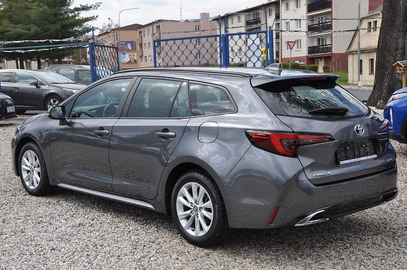 Toyota Corolla 1.8 Hybrid KOMBI - fotka 4 z 19