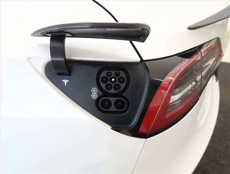 Tesla Model 3 (2023) Long Range 4WD 79kWh, SoH 95% - fotka 31 z 32