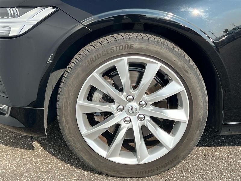 Volvo V90 2,0 187kW 8AT 2WD MOMENTUM  T5 - fotka 12 z 24