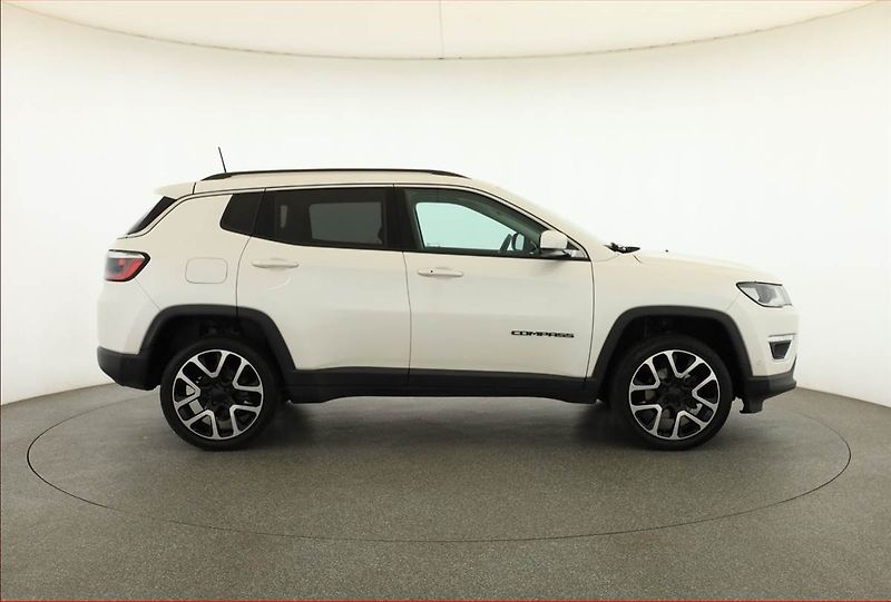 Jeep Compass (2019) 1.4 MultiAir, 4X4, Automat - fotka 6 z 21