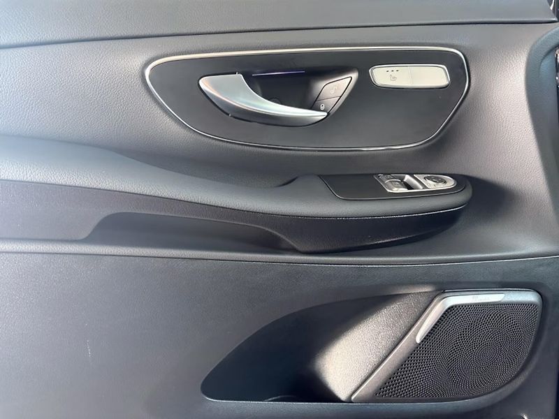 Mercedes-Benz Třídy V 300d L Burmester 360 AIRMATIC - fotka 10 z 19