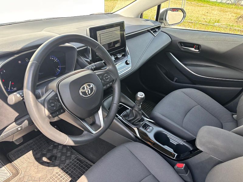 Toyota Corolla 1.5 Dynamic Force Comfort Tech - fotka 11 z 27
