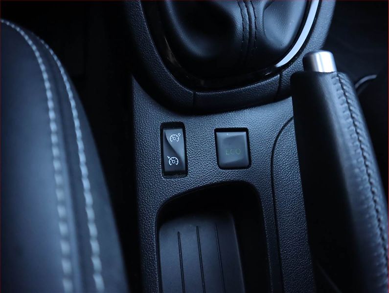 Renault Clio (2017) 0.9 TCe, Navi, Tempomat - fotka 19 z 19