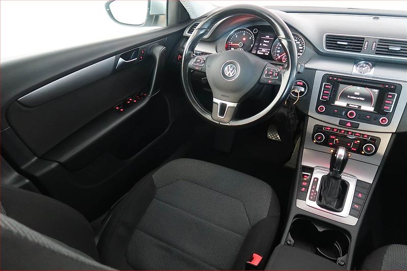 Volkswagen Passat (2011) 2.0 TDI, Automat, nová STK - fotka 7 z 20