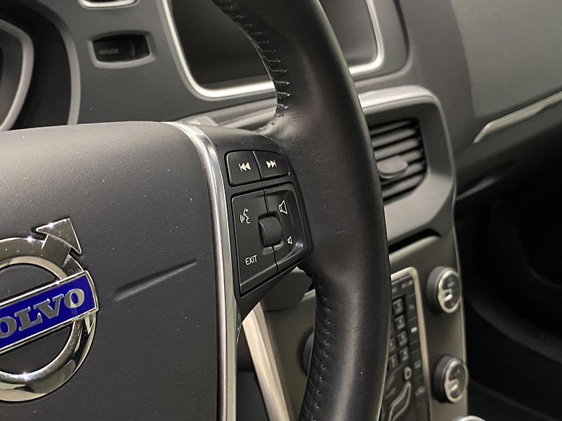 Volvo V40 D4 SUMMUM AUT CZ REZERVACE - fotka 20 z 45