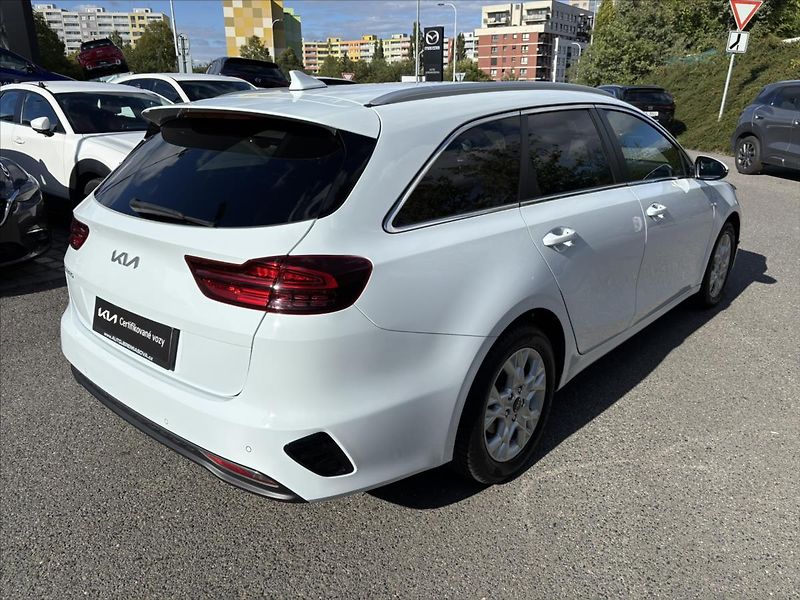 Kia Ceed 1,5 TGDi TOP ZÁRUKA KAMERA - fotka 5 z 40