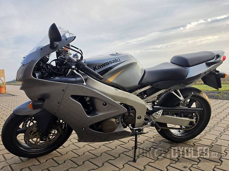 Kawasaki ZX-6R Ninja (2000) A2 - fotka 11 z 15