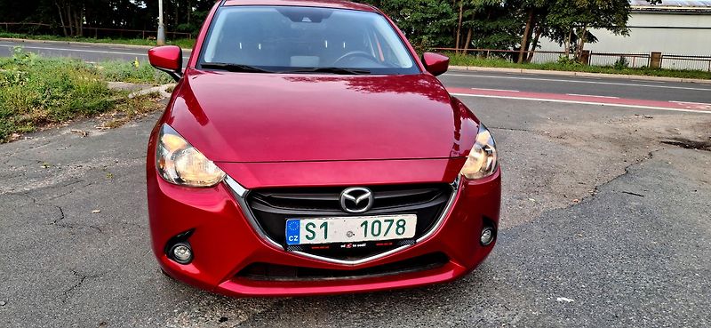 Mazda 2 1.5 66 KW výbava - fotka 21 z 41