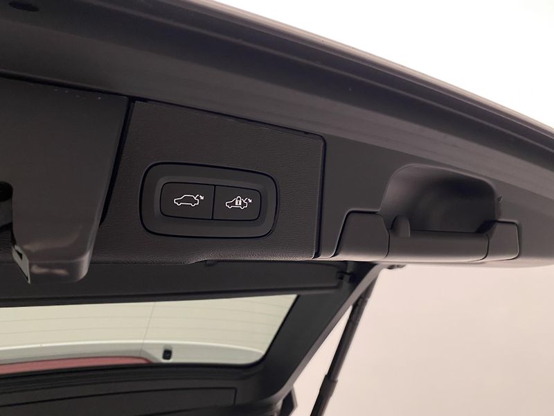 Volvo XC60 T8 AWD DARK PLUS REZERVACE - fotka 31 z 46