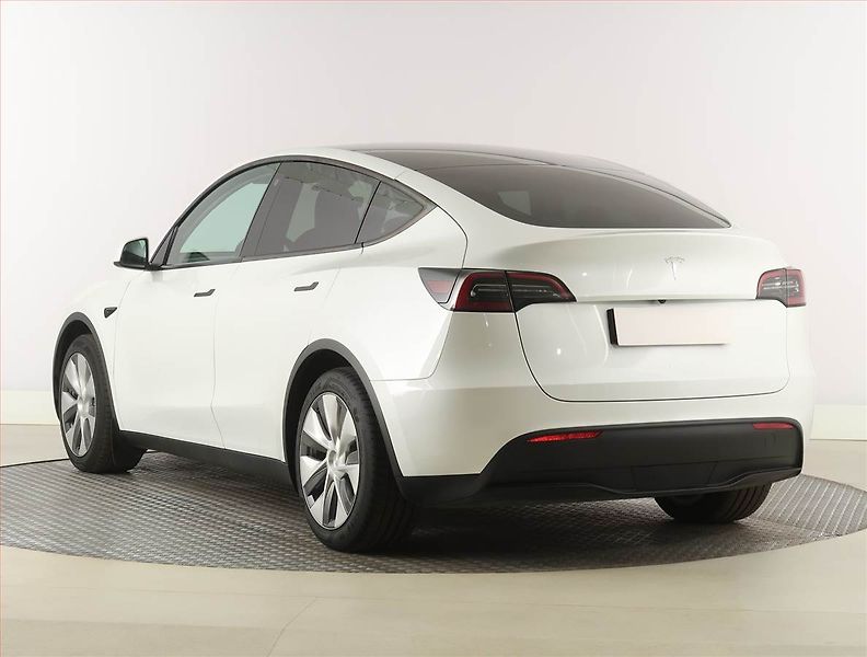 Tesla Model Y (2023) RWD LFP 60kWh, SoH 95% - fotka 4 z 33